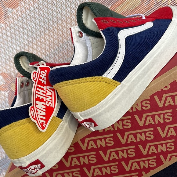 Vans WMNS Old Skool
(Mixed Corduroy)Mitingigr
VN0A5KRF94M
Sneakers - Picture 15 of 16